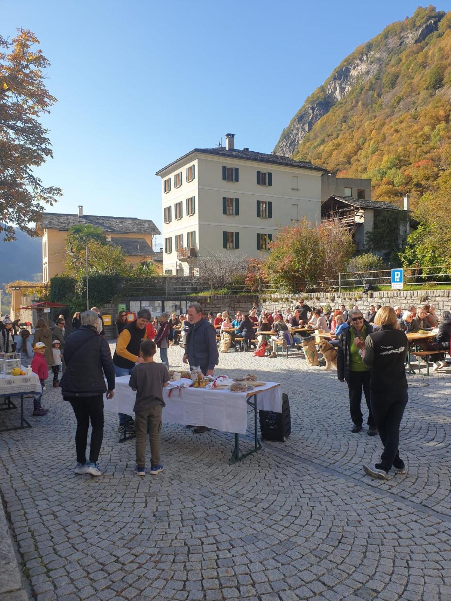 Casa Pool Tra St Moritz E Il Lago Di Como Castasegna Exterior foto